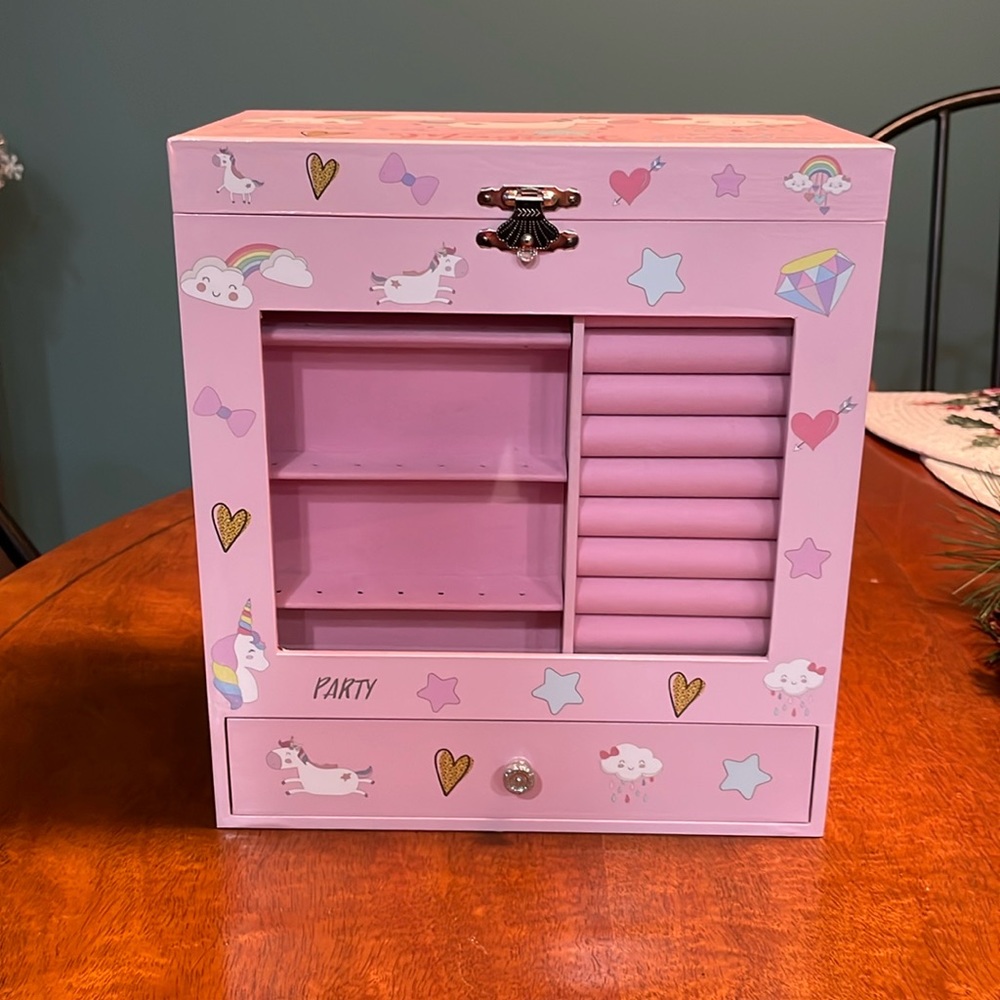 Unicorn jewelry box, in perfect condition 🤍